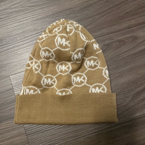 Michael Kors Tan Logo Beanie - Picture 1 of 3